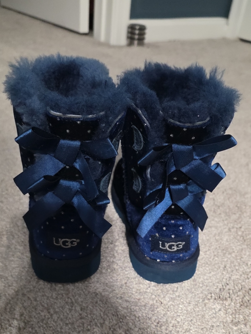 UGG Kids Navy Sheepskin Bow Short Boots SIZE 13